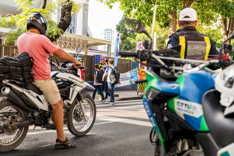 Retorno às aulas gera aumento de tráfego e ações da CTTU no Recife