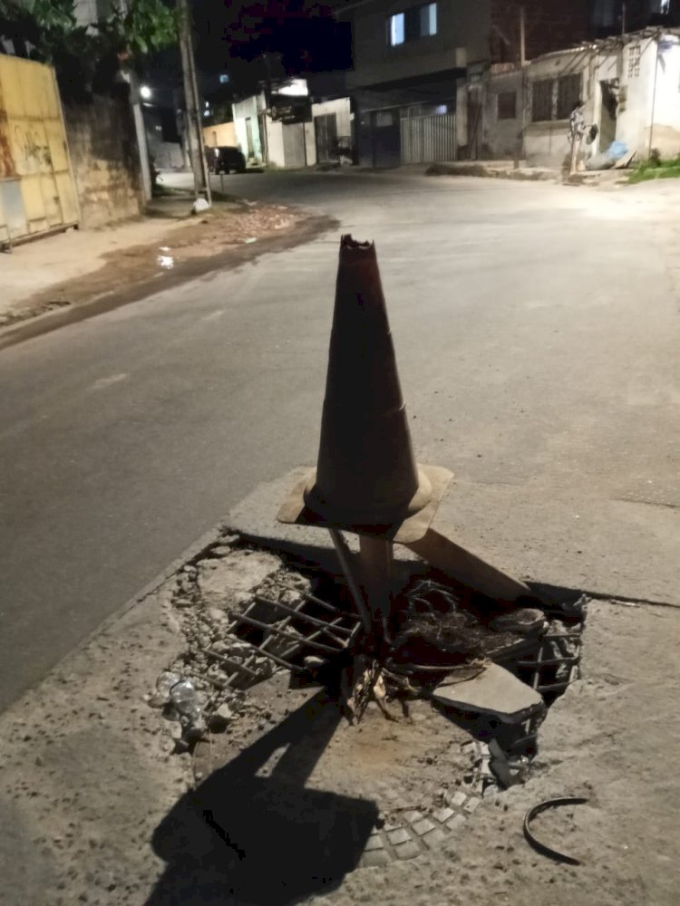 Moradores do Recife denunciam falta de iluminação e buraco perigoso na Estrada Sítio dos Pintos